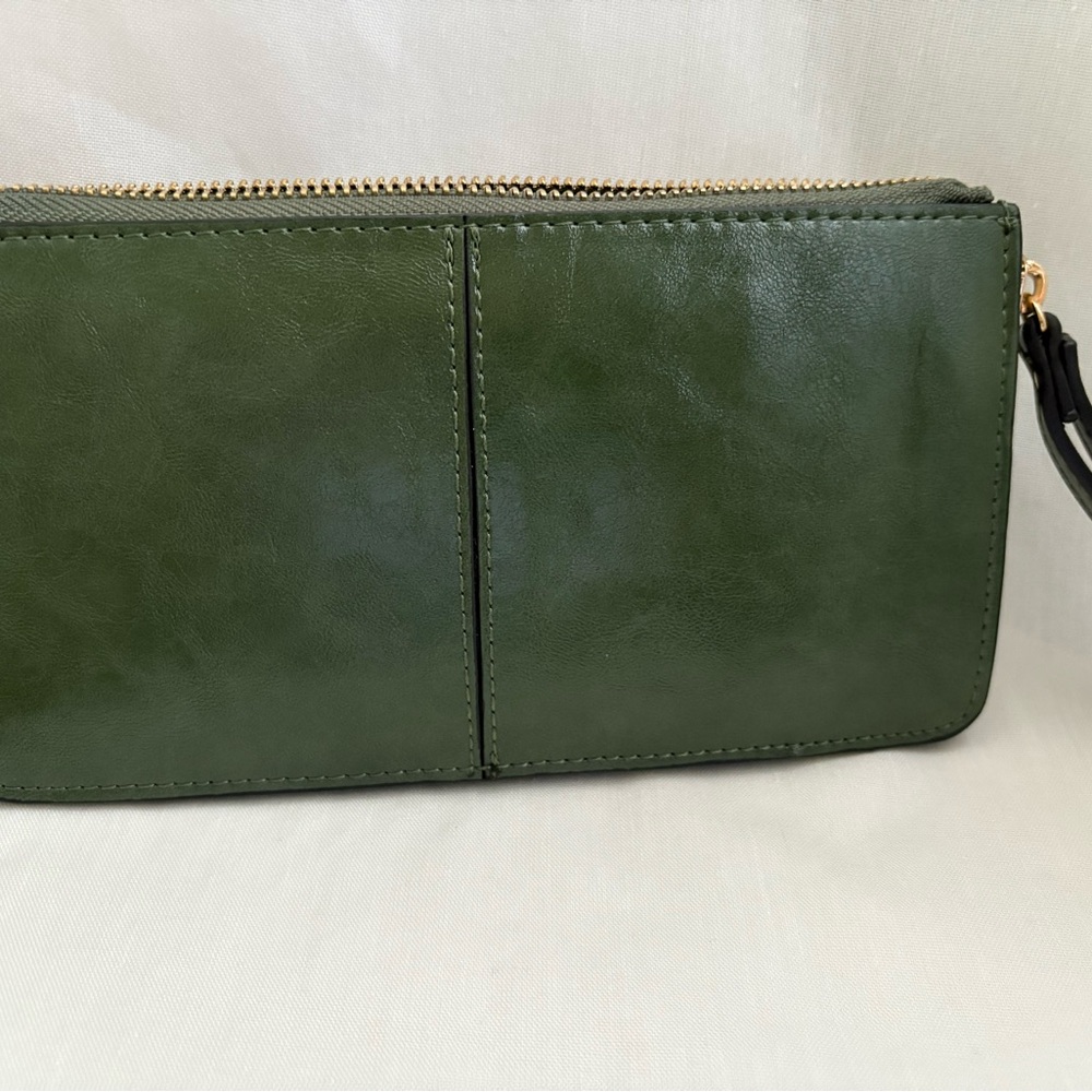 Brand New Green Leather Wristlet / Clutch/ Wallet - Picture 1 of 6